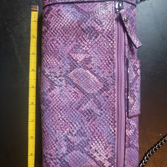 Guess Clutch with wallet and checkbook cover. Has a chain link strap.  Excellent - Picture 6 of 11